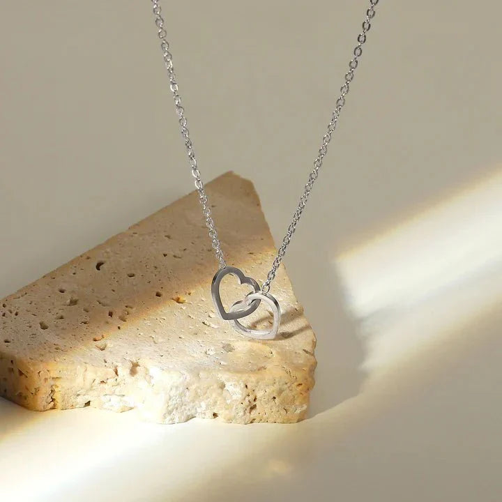 COLLAR GRABADO CON CAJA DE ROSA ETERNASCèlinne MadridROJOORO ROSA 18K